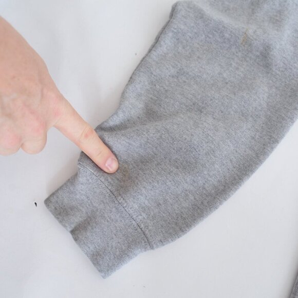 Vintage Gildan Heavy Big Red's V Cougars High School Championship Gray Sweater L - Picture 11 of 11